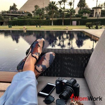 Требуются девочки в сферу услуг. Зарплата достойная