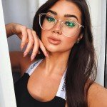 Возьмем всех симпатичных девочек